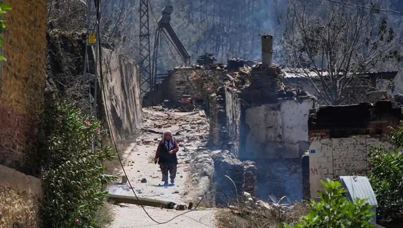 İzmir ve Bilecik’te Yangın Felaketi: 415 Bina Yok Oldu!