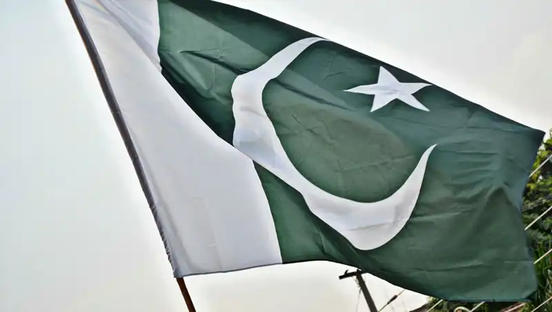 Pakistan'da Çöken Bina, Kurtarma Çalışmaları ile Hayatını Kaybedenlerin Sayısını Artırıyor