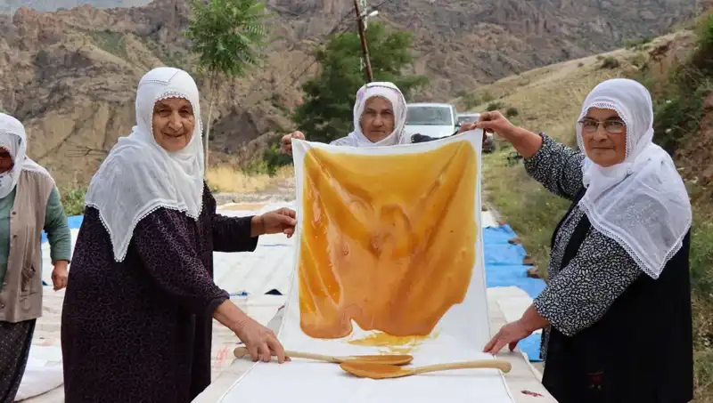 Yaz Sıcaklarında Gözde Lezzet: Güneşte Kurutulan Unlu Ürünler